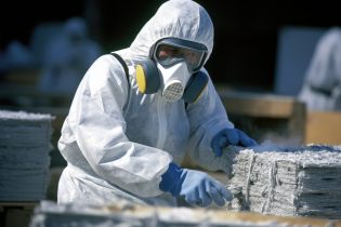Azbest jest zbyt wolno usuwany! Jakie są wady aktualnych przepisów?
